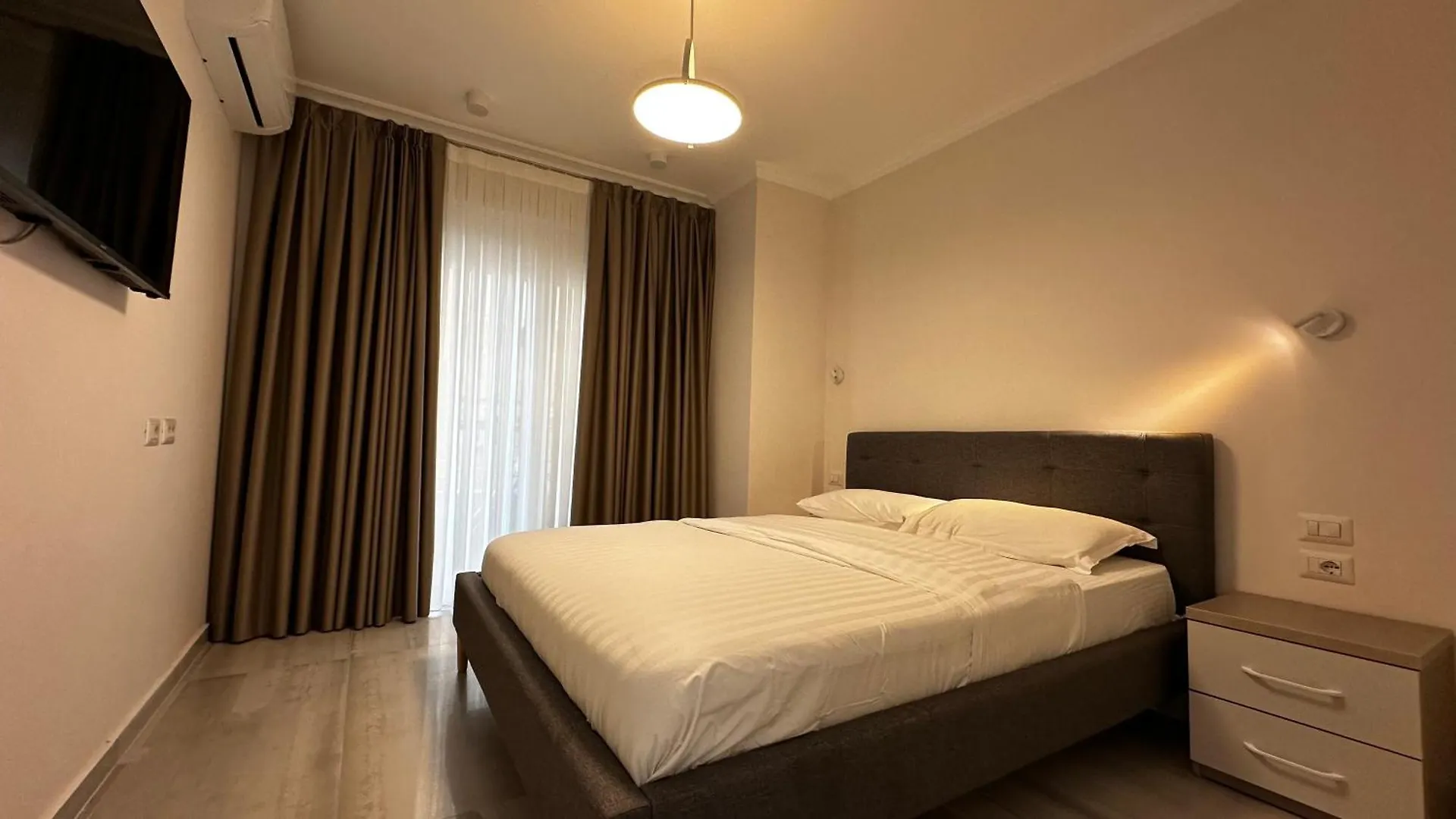 Luna Rooms & Apartments Golem  Aparthotel Golem (Tirana)