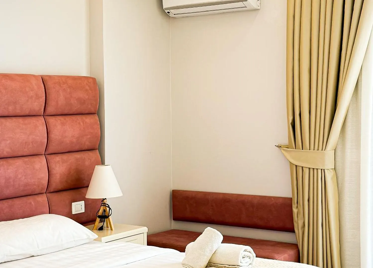 Luna Rooms & Apartments Golem