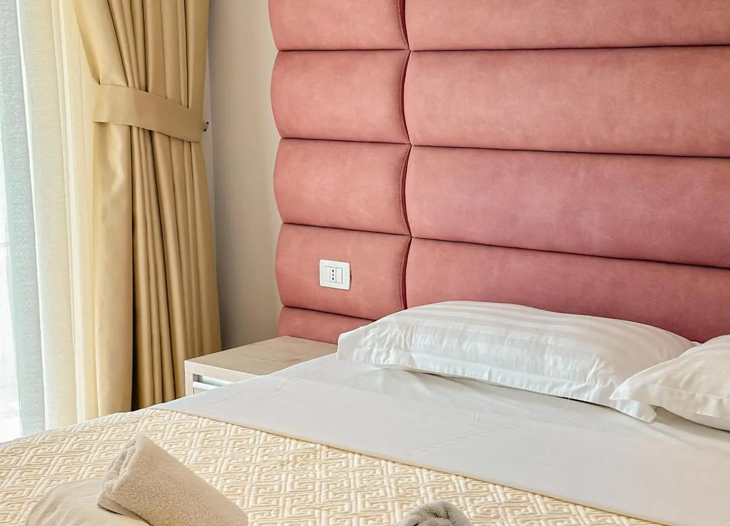 Luna Rooms & Apartments Golem  Aparthotel