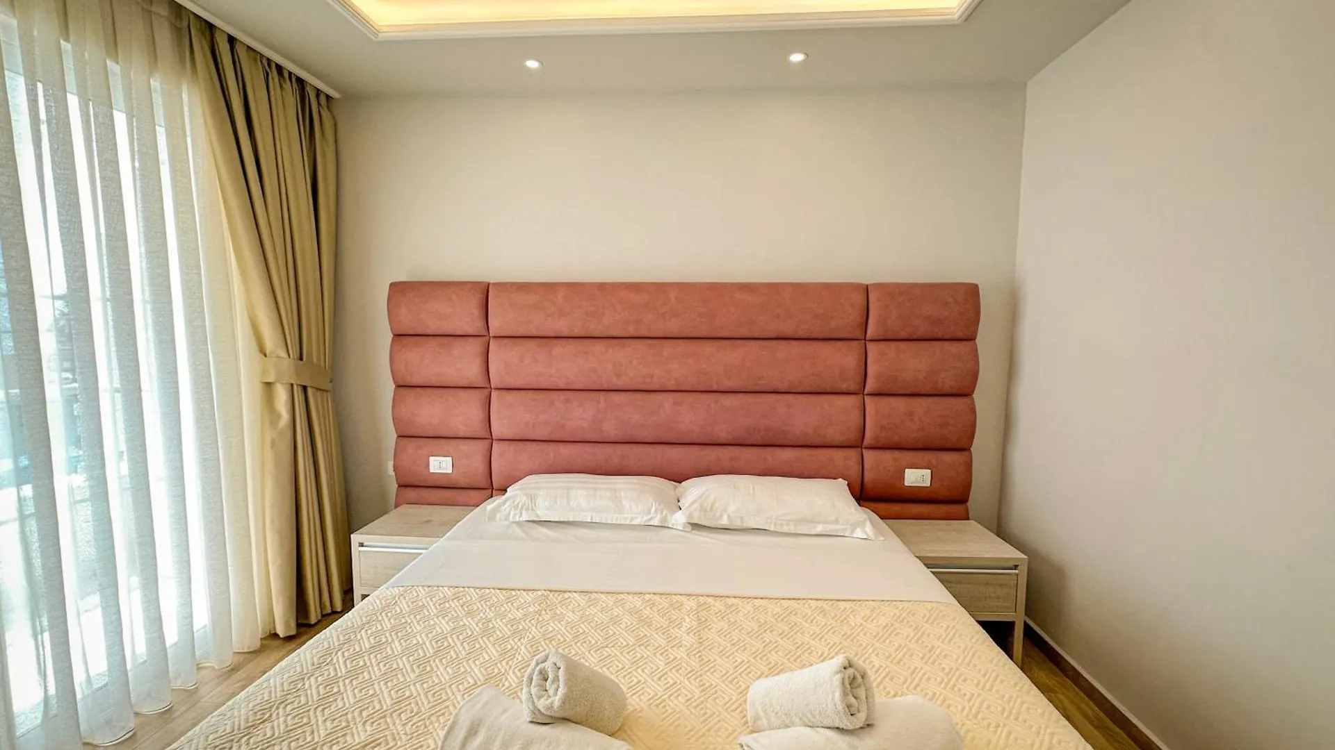 Luna Rooms & Apartments Golem